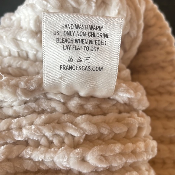 White knit beanie, faux fur puff, one size fits all - Picture 3 of 3